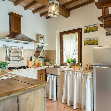 Casale Montegiovi 6, Emma Villas Exterior photo